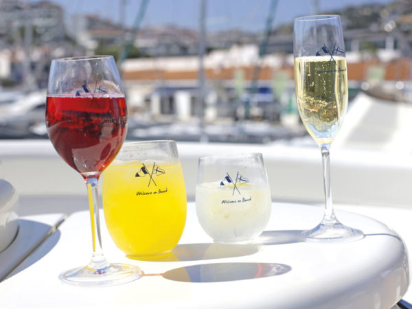 lodni_nadobi_tritan_sklenice_na_vodu_a_sklenice_na_vino